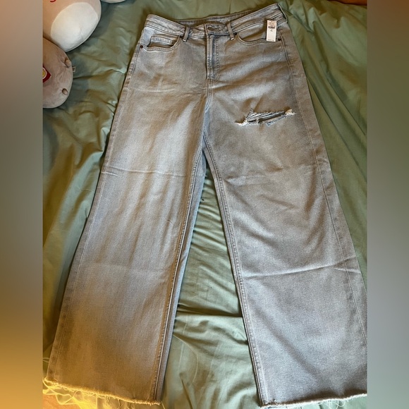 Old Navy Extra High-Waisted Sky-Hi Wide-Leg
Crop Jeans, 12T - Picture 3 of 5